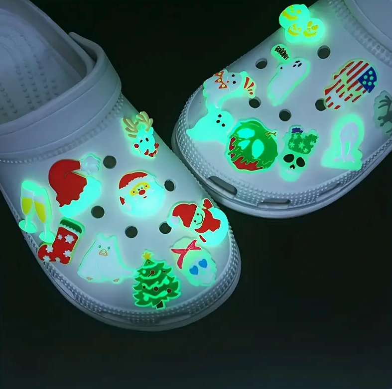 Christmas 'GLOW in THE DARK' croc jibbitz charms. Santa holding gift. Christmas nights.